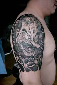 Tatuaje de nigra kaj griza totema tato plena de ĉarmo