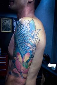 Big arm color squid tattoo exudes brilliance