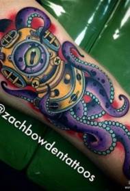 Big arm European and American new school diving octopus tattoo patterns