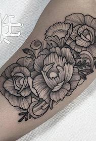 Big arm European and American flower tattoo pattern