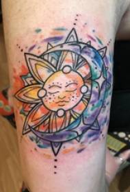 Słońce księżyc tatuaż wzór dziewczyna duże ramię na słońce i księżyc tatuaż obraz