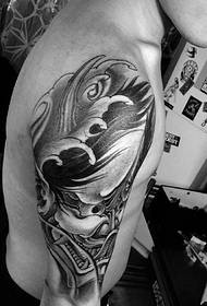 Velika klasična crno-bijela slika prajna tetovaža