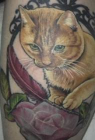 Tatoverede lår mandlige dreng lår på blomst og kat tatovering billede