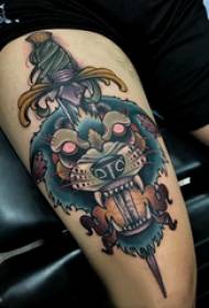 Ọbara wolf isi igbu nwoke ụmụ oke apata ụkwụ na wolf isi na dagger tattoo ndise