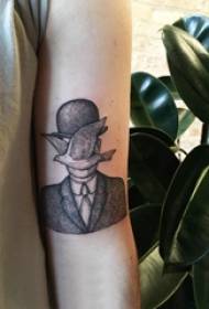 Ілюстрацыя татуіроўкі на вялікай руцэ мужчынскай вялікай рукі на малюнку татуіроўкі птушак і персанажаў