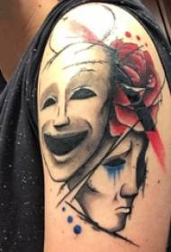 Tattoo me krah të dyfishtë krahu mashkull i madh në trëndafila dhe fotografi me tatuazhe maskë