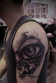 Big arm sort-hvid 3d øje tatovering billede er meget realistisk