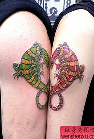 Patrón de tatuaje de pareja de lagarto de brazo grande