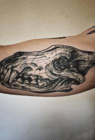 Big arm European and American dinosaur skull tattoo pattern