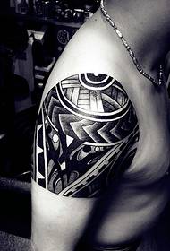 Dominimi tatuazh i fuqishëm klasik i tatuazheve totem për klasën e plotë