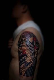 Grote arm inktvis tattoo foto mannelijk