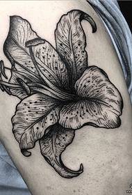 Big arm European and American black gray point thorn flower tattoo tattoo pattern