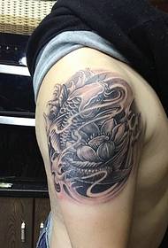 Crno-bijeli uzorak tetovaže za lignje za muškarce