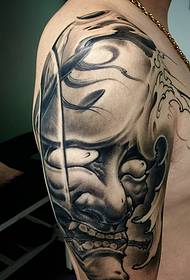 Fioritura di fascino maschile grande braccio grande prajna tatuaggio