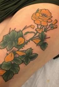Mala svježa biljka tetovira ženska bedra sa obojenim cvjetovima tetovaža slika