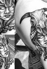Schapen schedel tattoo jongen grote arm op karakter en schapen schedel tattoo foto