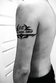 ຮູບແບບ tattoo ບຸກຄະລິກແຂນໃຫຍ່ຂອງຜູ້ຊາຍທີ່ເຕັມໄປດ້ວຍສະ ເໜ່