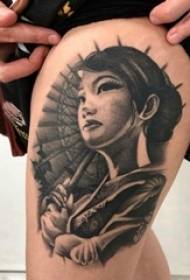Tatuaj coapsa geisha feminina geisha poza tatuaj pe coapsa