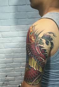 Heren grote arm rode inktvis tattoo foto charme onoverwinnelijk