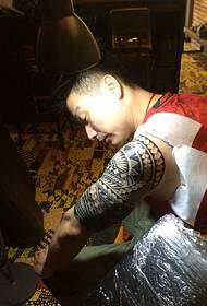 Men's big arm old traditional totem tattoo picture