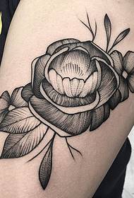 Big arm European and American flower black gray line tattoo pattern