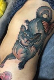 Tatuaj de pisica tatuat pe fata coapsei