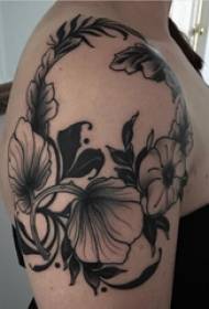 두 팔 문신, 여자의 팔에 섬세한 꽃 문신 사진