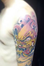 Wzorzec tatuażu prajna w klasycznym kolorze z dużym ramieniem