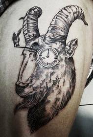 Zwart-witte geitenkop tattoo afbeelding