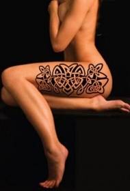 Celtic knot black and white thigh tattoo pattern