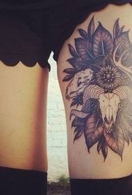 Coapsa cap de oaie alb-negru cu model de tatuaj de flori