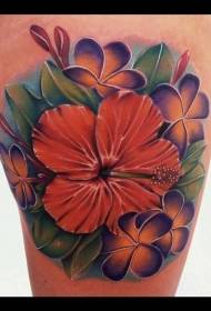 Coscia bellissimi fiori colorati lascia il modello del tatuaggio