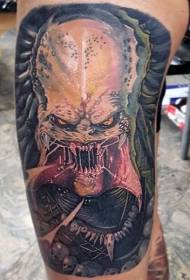 ბარძაყის ფერის მცოცავი carnivorous მონსტრი პორტრეტი tattoo ნიმუში