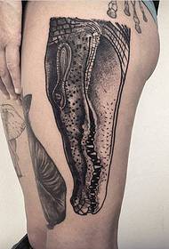 Thighs European and American crocodile tattoo animal tattoo pattern