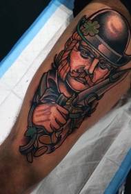 Retro stila krāsaina vīrieša portrets ar naža tetovējuma attēlu