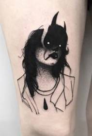 Retrato de personaje tatuaje muslo de niña en imagen de tatuaje de retrato de personaje alternativo