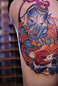 Wäiss Oberschenkel Faarf Elefant Gott Tattoo Muster