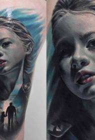 Realistyske frouljusportret tattoo yn legrealisme styl