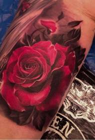 3d realistic tattoo on the thigh