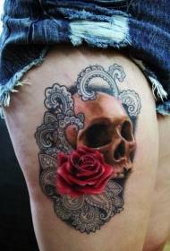 Realistyczny wzór tatuażu próżniowa duża ręka z czerwoną różą i czaszką