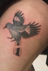 Lår tatovering tradisjon jente lår på svart fugl tatovering bilde