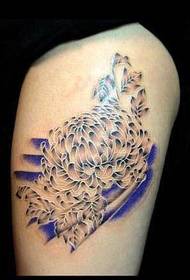 Galeria de tatuatges 520: imatge de patró de tatuatge de crisantem de cuixa