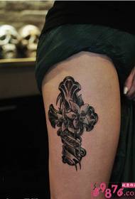 European and American flower vine cross thigh tattoo picture