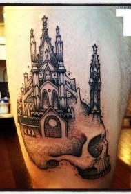 Veliki jež u crnoj točki s velikim uzorkom tetovaže dvorca