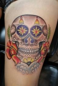 Fotos de tatuaje de calavera colorida tradicional mexicana de piernas
