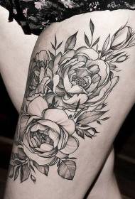 Tālu melnbaltu lielo ziedu tetovējuma modelis