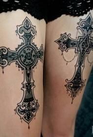 Lår dekorativ stil svart vackert kors tatuering mönster