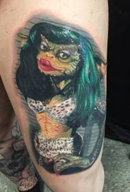 Boja nogu realističan uzorak tetovaža žene guštera