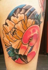 Kofshë stil komik me ngjyrën e luleve flamingo model tatuazhi