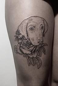 Coapsa sexy de câine \\ u200b \\ u200bfloral model de tatuaj